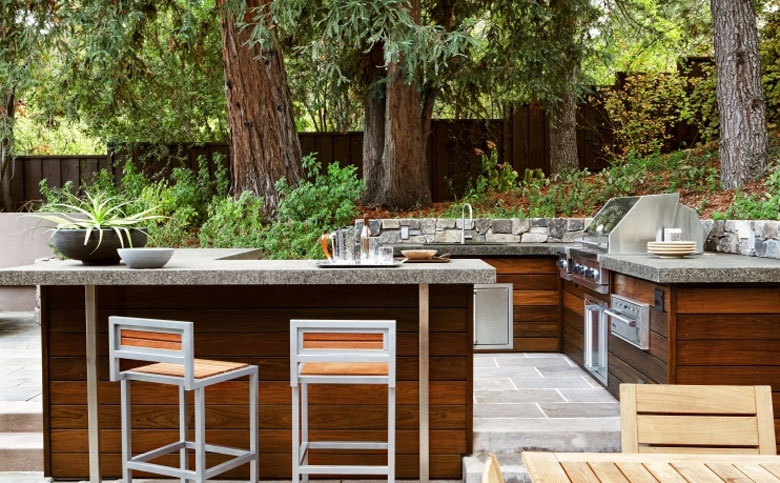 Contemporary outdoor kitchen